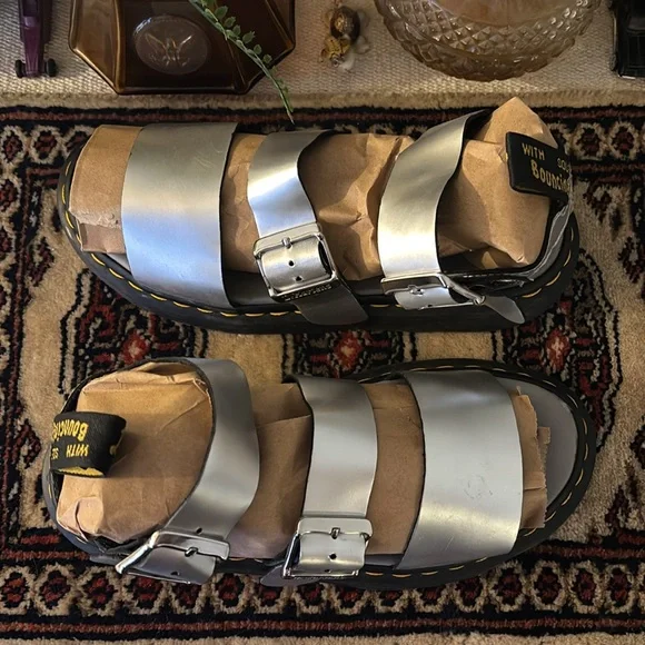 Silver Dr. martens fisherman sandals size 8 - Picture 2 of 4